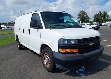 2019 Chevrolet Express 2500 Work Van z USA, uszkodzony, nr VIN 1GCWGAFP8K1370495